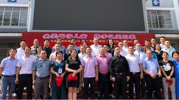 益达娱乐｜纯净水处理设备给广西隆林中心小学健康的饮水环境